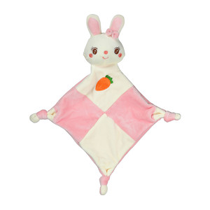 Мягкая игрушка-комфортер Кролик с морковкой (розовый)